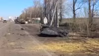 Siêu tăng T-80BVM Nga bị tên lửa Javelin của Ukraine đánh văng tháp pháo ra xa 15m