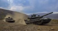 Siêu tăng T-80BVM Nga bị tên lửa Javelin của Ukraine đánh văng tháp pháo ra xa 15m