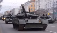 Siêu tăng T-80BVM Nga bị tên lửa Javelin của Ukraine đánh văng tháp pháo ra xa 15m