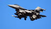 [ẢNH] Phi đội F-16 Mỹ mang tên lửa AIM-120 và AIM-9 tới Biển Đông hội quân