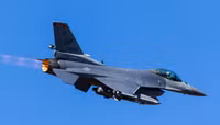 [ẢNH] Phi đội F-16 Mỹ mang tên lửa AIM-120 và AIM-9 tới Biển Đông hội quân