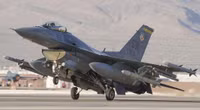 [ẢNH] Phi đội F-16 Mỹ mang tên lửa AIM-120 và AIM-9 tới Biển Đông hội quân