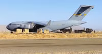 Vận tải cơ khổng lồ C-17 của Anh đem tên lửa chống tăng tới Ukraine