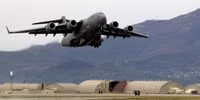 Vận tải cơ khổng lồ C-17 của Anh đem tên lửa chống tăng tới Ukraine