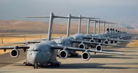 Vận tải cơ khổng lồ C-17 của Anh đem tên lửa chống tăng tới Ukraine