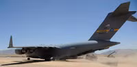 Vận tải cơ khổng lồ C-17 của Anh đem tên lửa chống tăng tới Ukraine