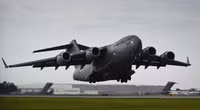 Vận tải cơ khổng lồ C-17 của Anh đem tên lửa chống tăng tới Ukraine
