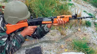 Vì sao Ấn Độ buông bỏ súng trường tấn công INSAS nội địa để tìm đến AK Nga?