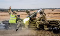 [ẢNH] Được Mỹ trang bị và huấn luyện, Javelin Ukraine sẵn sàng hủy diệt T-72B3 ly khai