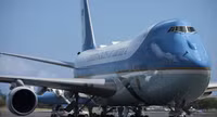 Tổng thống Biden bác đề xuất về màu sơn dành cho chuyên cơ Air Force One của ông Trump