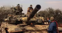 Xe tăng T-90 Syria dàn hàng tiến đánh phiến quân thân Thổ Nhĩ Kỳ tại Idlib
