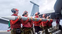 Bất ngờ khi bỏ tiền mua tên lửa AIM-120, nhưng khi sử dụng phải xin phép Mỹ