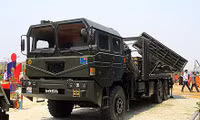 [ẢNH] Trung Quốc mang vũ khí mạnh sau bom hạt nhân lên sát biên giới Ấn Độ tập trận