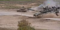 Đoàn chiến tăng quốc bảo T-80BV của Ukraine rầm rập tiến về Kherson
