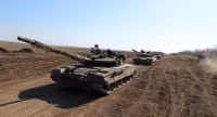 Đoàn chiến tăng quốc bảo T-80BV của Ukraine rầm rập tiến về Kherson