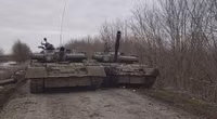 Đoàn chiến tăng quốc bảo T-80BV của Ukraine rầm rập tiến về Kherson