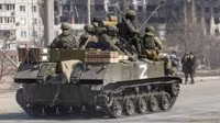 Đoàn chiến tăng quốc bảo T-80BV của Ukraine rầm rập tiến về Kherson