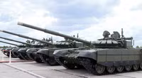 Hàng trăm xe tăng Nga áp sát biên giới Ukraine, sẵn sàng can thiệp vào miền Đông?
