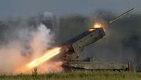 'Hỏa thần nhiệt áp' TOS-1A Nga bị Ukraine ‘bắt sống’ từ xe phóng tới xe tiếp đạn?