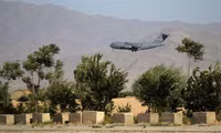[ẢNH] Taliban khoe kho vũ khí Mỹ thu được từ quân đội chính phủ Afghanistan