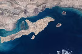 Mỹ tấn công các mục tiêu của Iran gần eo biển Hormuz