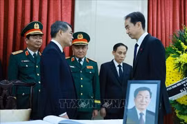 Thủ tướng Lê Minh Hưng viếng nguyên Thủ tướng Quốc vụ viện Trung Quốc Chu Dung Cơ