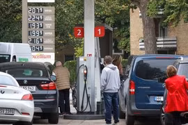 Hai đảng đối lập ở Đức kêu gọi đạt thỏa thuận về dầu diesel với Nga