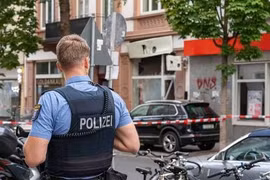 Hàng loạt vụ nổ bí ẩn làm rung chuyển thành phố Frankfurt ở Đức