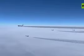Xem máy bay tiêm kích Kazakhstan hộ tống chuyên cơ chở Tổng thống Nga Putin tới Astana 