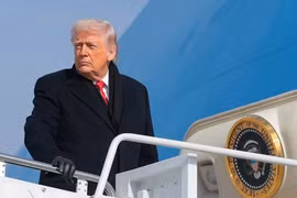 Chuyên cơ chở Tổng thống Mỹ Donald Trump gặp 'sự cố nhỏ về điện'