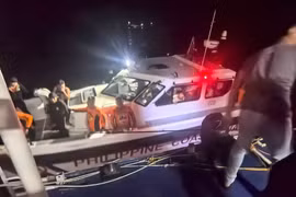 Chìm phà chở hơn 350 người ở Philippines