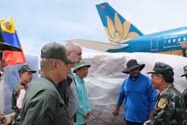 Đoàn Việt Nam chuyển giao hơn 45 tấn hàng viện trợ cho Venezuela