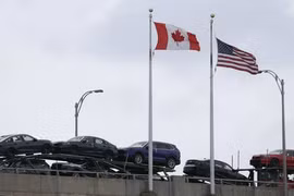 Canada áp thuế trả đũa lên tới 50% đối với 700 sản phẩm của Mỹ