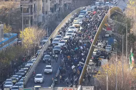 Biểu tình quy mô lớn tại Iran khi đồng rial xuống mức thấp kỷ lục