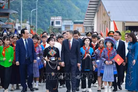 Thủ tướng dự Lễ khai giảng năm học mới tại Trường Phổ thông nội trú liên cấp Mường Khương (Lào Cai) 