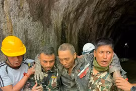 Công dân Trung Quốc được cứu sống sau 10 ngày mắc kẹt trong hầm thủy điện ở Nepal