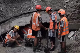 Hai công nhân được cứu sống sau 9 ngày mắc kẹt trong hầm thủy điện ở Nepal