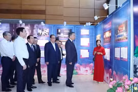 Tổng Bí thư, Chủ tịch nước tham quan triển lãm “Những tấm gương bình dị mà cao quý”