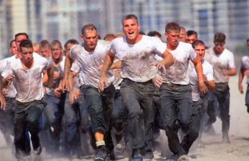 Lực lượng Navy SEAL số 6 từng tiêu diệt trùm khủng bố bin Laden. Họ thường được Chính phủ giao cho những nhiệm vụ vô cùng khó khăn và đã lập nên những chiến tích lớn cho Mỹ. Những nhân vật tinh nhuệ trong lực lượng biệt kích hải quân Mỹ. Navy SEAL trong bài tập với sóng biển đại dương. Những binh sĩ trong Navy SEAL nằm trong nước lạnh cắt da cắt thịt ở một bãi biển thuộc Coronado, California. Một bài tập của Navy SEAL. Hai đặc nhiệm Navy SEAL tập luyện ở Lake Worth, Florida. Các đặc nhiệm Navy SEAL trải qua tuần địa ngục khó khăn, bao gồm 132 giờ tập luyện gian khổ. Navy SEAL tập luyện trên bãi cát. Một trong những bài tập dưới nước của Navy SEAL, họ bị trói chân, trói tay khi luyện tập. Bài tập chịu hơi cay của lực lượng tinh nhuệ Navy SEAL. Có những lúc phải ngụy trang như thế này. Xem biệt kích hải quân Mỹ khổ luyện