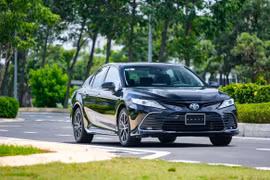 Toyota Camry bỏ bản chạy xăng ở thị trường Việt Nam?