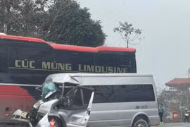 Hai xe khách đâm nhau trên quốc lộ 1 làm 6 người thương vong