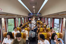 Đoàn tàu Bạch Mai chở y, bác sỹ Hà Nội- Ninh Bình vận hành tốt sau hơn 2 tháng
