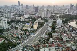 Thông xe tạm đường Hoàng Cầu- Voi Phục, người dân đi lại thế nào?