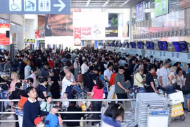 Sân bay Nội Bài và Tân Sơn Nhất dự báo "bùng nổ" khách trong ngày mùng 6 Tết