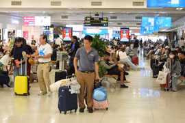 Sân bay Nội Bài và Tân Sơn Nhất đón lượng khách kỷ lục trong ngày 3-5
