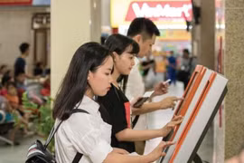 Thí sinh đi thi tốt nghiệp THPT và nhập học được giảm giá vé tàu