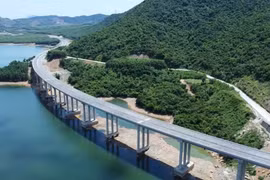 Bộ Xây dựng hướng dẫn các địa phương giải pháp xây cao tốc trên cầu cạn