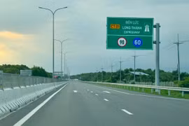 Cao tốc Bến Lức - Long Thành thu 1,8 tỷ đồng tiền phí trong ngày đầu thông xe