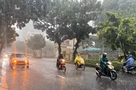 Miền núi Bắc bộ mưa to đến 250 mm, vùng đồng bằng mưa giông rải rác hết tuần
