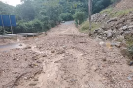 Quốc lộ 6 qua Điện Biên bị sạt lở nghiêm trọng, nhiều đoạn phải đóng đường